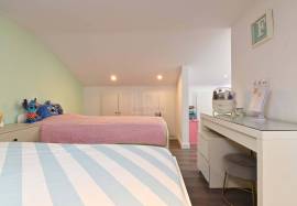 House T3+1 | Attic & Basement | Refurbished | Outdoor Patio | Mulberry | Estoril