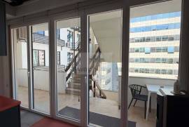 Leasehold | Office | Refurbished | Av. António Serpa | Lisbon