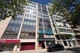 Leasehold | Office | Refurbished | Av. António Serpa | Lisbon
