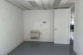 Leasehold | Office | Refurbished | Av. António Serpa | Lisbon