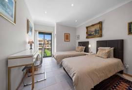 Vilamoura Penthouse: 2-Bedrooms, 360° Sea & Mountain Views, Terrace