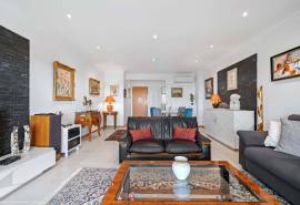 Vilamoura Penthouse: 2-Bedrooms, 360° Sea & Mountain Views, Terrace