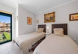 Vilamoura Penthouse: 2-Bedrooms, 360° Sea & Mountain Views, Terrace