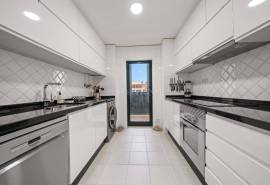 Vilamoura Penthouse: 2-Bedrooms, 360° Sea & Mountain Views, Terrace