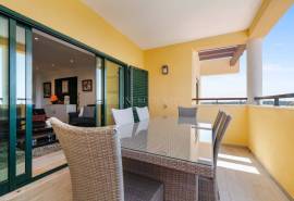 Vilamoura Penthouse: 2-Bedrooms, 360° Sea & Mountain Views, Terrace