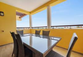 Vilamoura Penthouse: 2-Bedrooms, 360° Sea & Mountain Views, Terrace