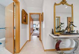 Vilamoura Penthouse: 2-Bedrooms, 360° Sea & Mountain Views, Terrace