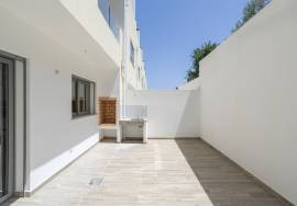 Tavira - Stunning new 3+1 bedroom villa with modern design – prime residential location.