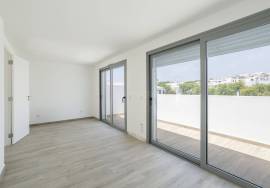 Tavira - Stunning new 3+1 bedroom villa with modern design – prime residential location.