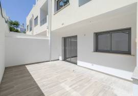 Tavira - Stunning new 3+1 bedroom villa with modern design – prime residential location.