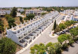 Tavira - Stunning new 3+1 bedroom villa with modern design – prime residential location.
