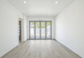 Tavira - Stunning new 3+1 bedroom villa with modern design – prime residential location.