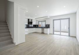 Tavira - Stunning new 3+1 bedroom villa with modern design – prime residential location.