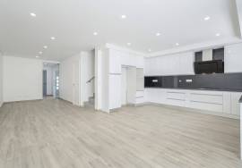 Tavira - Stunning new 3+1 bedroom villa with modern design – prime residential location.