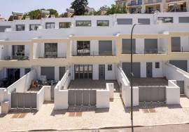 Tavira - Stunning new 3+1 bedroom villa with modern design – prime residential location.