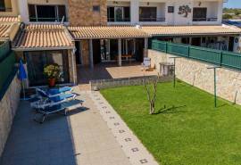 Albufeira – 2+1-bedroom villa with outdoor space and parking