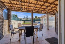 Albufeira – 2+1-bedroom villa with outdoor space and parking