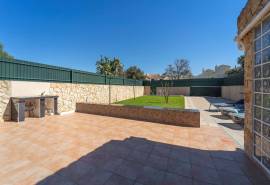 Albufeira – 2+1-bedroom villa with outdoor space and parking