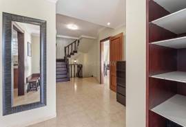 Albufeira – 2+1-bedroom villa with outdoor space and parking