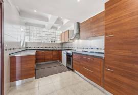 Albufeira – 2+1-bedroom villa with outdoor space and parking