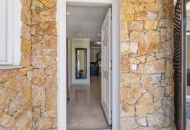 Albufeira – 2+1-bedroom villa with outdoor space and parking