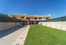 Albufeira – 2+1-bedroom villa with outdoor space and parking