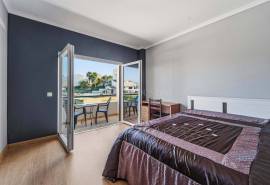 Albufeira – 2+1-bedroom villa with outdoor space and parking