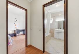 Albufeira – 2+1-bedroom villa with outdoor space and parking