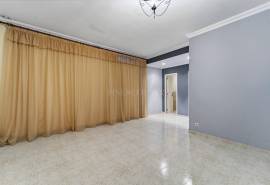 Albufeira – 2+1-bedroom villa with outdoor space and parking