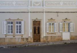 Olhão – 3 bedroom restored architectural residence with private courtyard