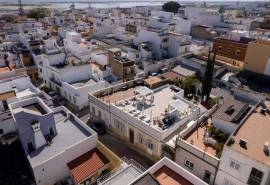 Olhão – 3 bedroom restored architectural residence with private courtyard