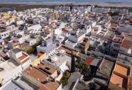 Olhão – 3 bedroom restored architectural residence with private courtyard