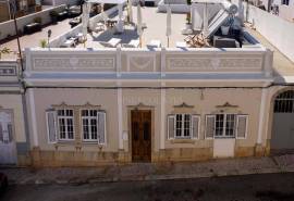 Olhão – 3 bedroom restored architectural residence with private courtyard