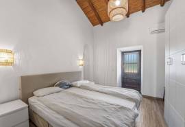 Boliqueime – Quinta-style villa with pool and guest apartments