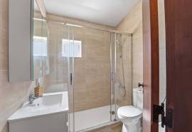 Boliqueime – Quinta-style villa with pool and guest apartments