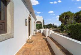 Boliqueime – Quinta-style villa with pool and guest apartments