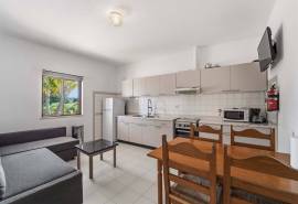 Boliqueime – Quinta-style villa with pool and guest apartments