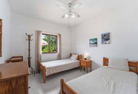 Boliqueime – Quinta-style villa with pool and guest apartments