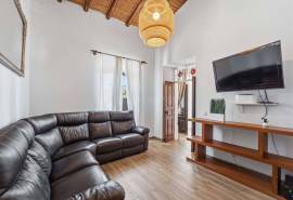 Boliqueime – Quinta-style villa with pool and guest apartments