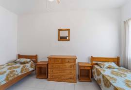 Boliqueime – Quinta-style villa with pool and guest apartments