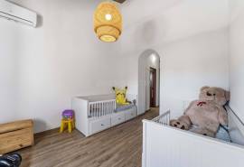 Boliqueime – Quinta-style villa with pool and guest apartments
