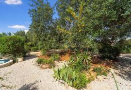 Boliqueime – Quinta-style villa with pool and guest apartments