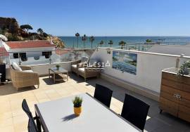 STUNNING DUPLEX WITH A 30 m² TERRACE AND STUNNING SEA VIEWS – 50 M FROM OLHOS DE ÁGUA BEACH – WITH GARAGE – VARANDAS DO MAR II