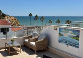 STUNNING DUPLEX WITH A 30 m² TERRACE AND STUNNING SEA VIEWS – 50 M FROM OLHOS DE ÁGUA BEACH – WITH GARAGE – VARANDAS DO MAR II