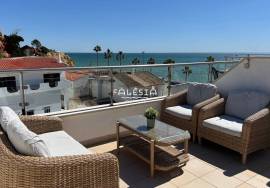 STUNNING DUPLEX WITH A 30 m² TERRACE AND STUNNING SEA VIEWS – 50 M FROM OLHOS DE ÁGUA BEACH – WITH GARAGE – VARANDAS DO MAR II