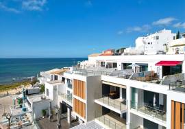 STUNNING DUPLEX WITH A 30 m² TERRACE AND STUNNING SEA VIEWS – 50 M FROM OLHOS DE ÁGUA BEACH – WITH GARAGE – VARANDAS DO MAR II