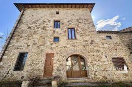 1700s Ground Floor apartment to convert– Radda in Chianti