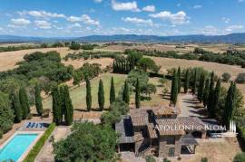 Historic Country Villa with turret and pool – Cortona