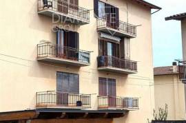 CDL4359 - Appartamento a piano primo in zona centrale con garage