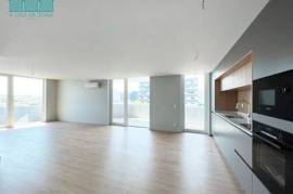 One-bedroom flat with a parking space in Aveiro